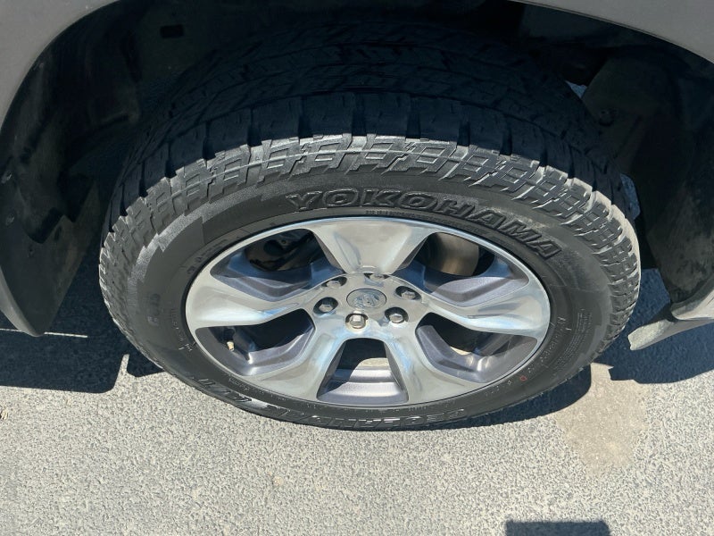 2020 RAM 1500 Laramie Crew Cab 4x4 5'7' Box