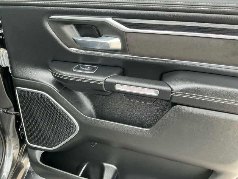 2023 RAM 1500 Laramie Crew Cab 4x4 5'7' Box