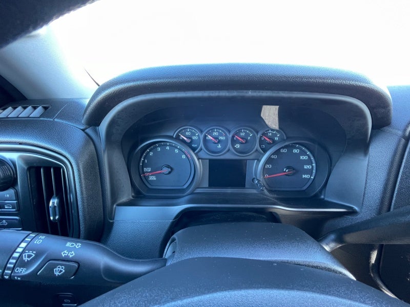 2022 Chevrolet Silverado 1500 4WD Crew Cab Short Bed Custom