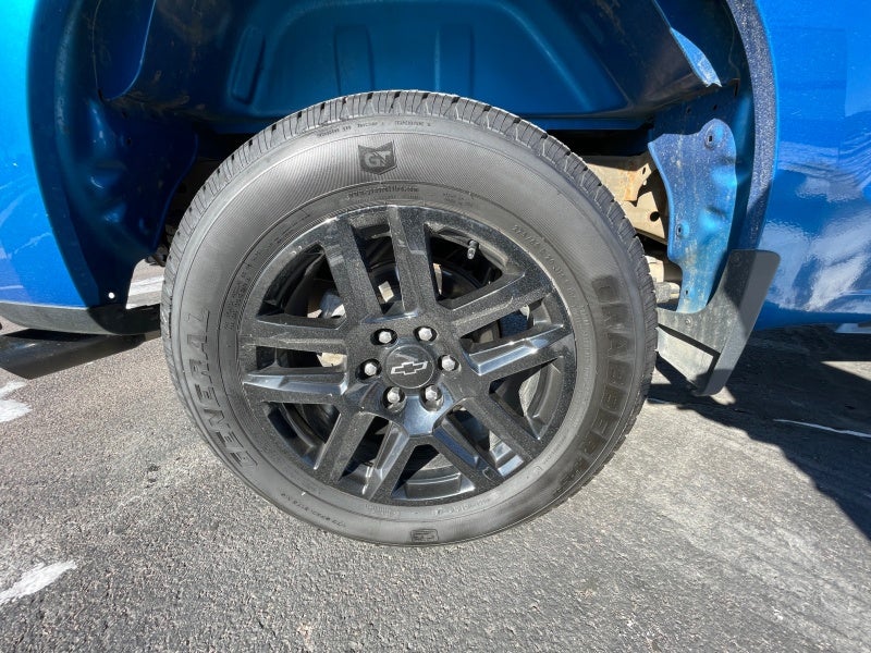 2022 Chevrolet Silverado 1500 4WD Crew Cab Short Bed Custom