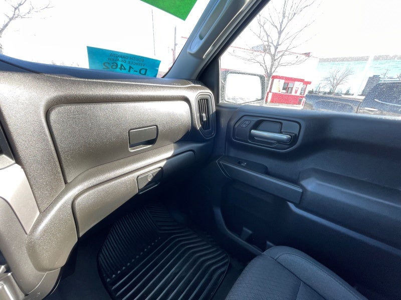 2022 Chevrolet Silverado 1500 4WD Crew Cab Short Bed Custom