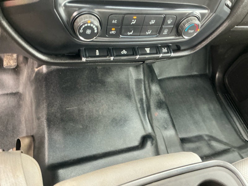 2015 GMC Sierra 3500HD Chassis 4WD Crew Cab 171.5' WB, 59.06' CA