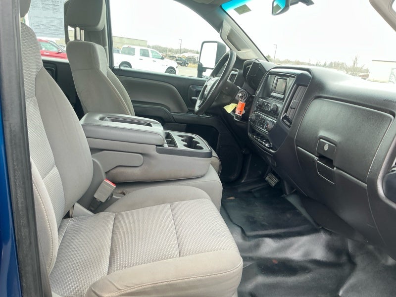 2015 GMC Sierra 3500HD Chassis 4WD Crew Cab 171.5' WB, 59.06' CA