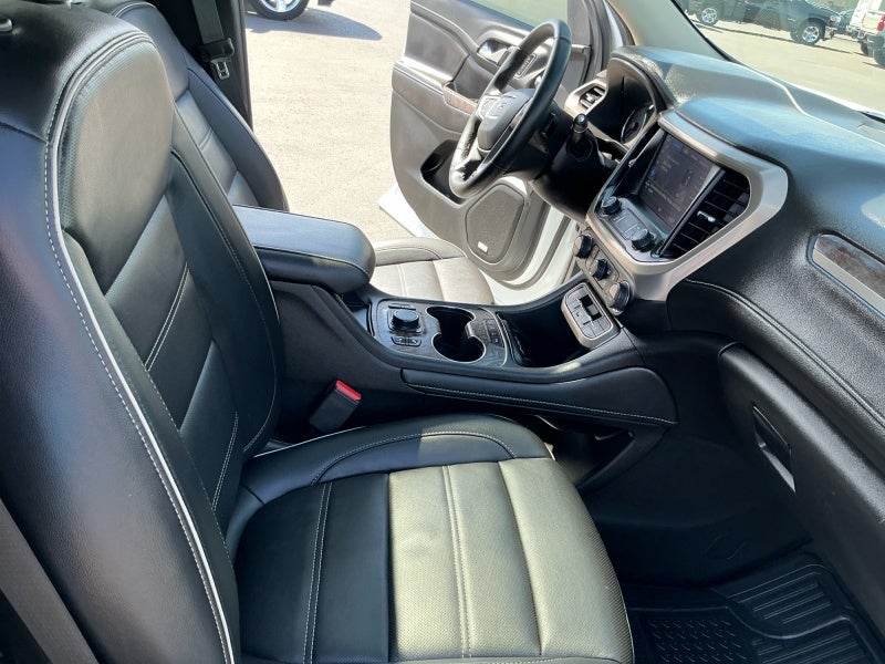2023 GMC Acadia AWD Denali