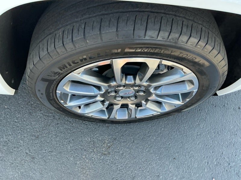 2023 GMC Acadia AWD Denali
