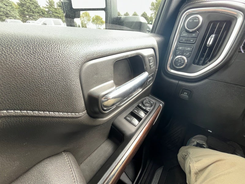 2022 GMC Sierra 2500HD 4WD Crew Cab Standard Bed SLT