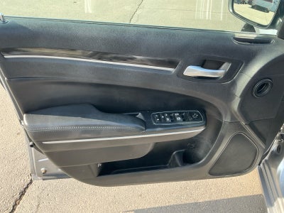 2016 Chrysler 300 Limited