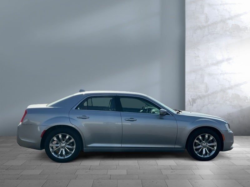2016 Chrysler 300 Limited