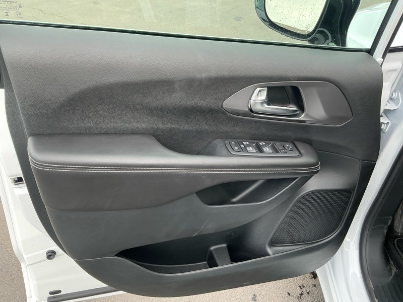 2026 Chrysler Voyager VOYAGER LX