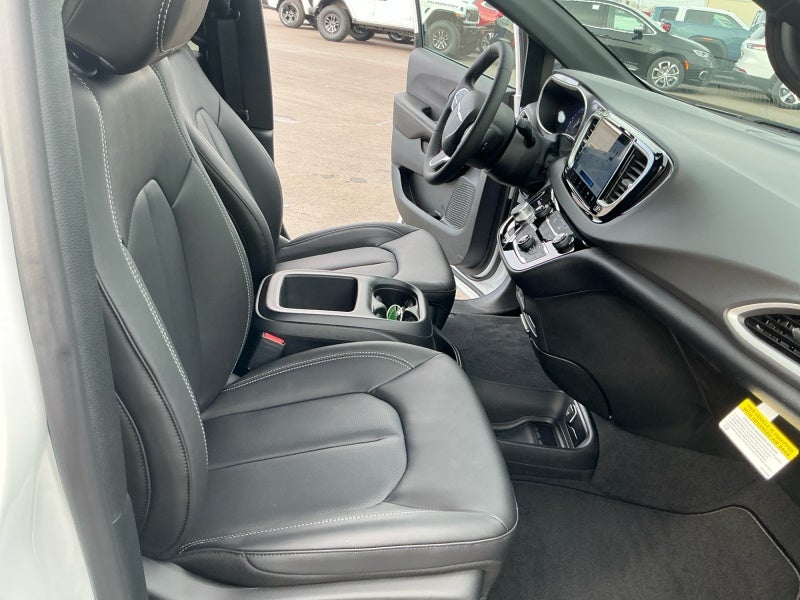 2026 Chrysler Voyager VOYAGER LX