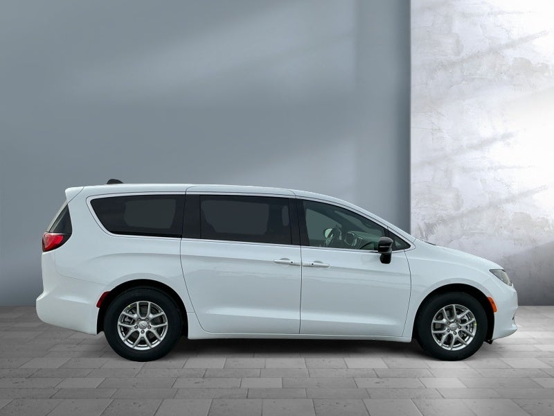 2026 Chrysler Voyager VOYAGER LX