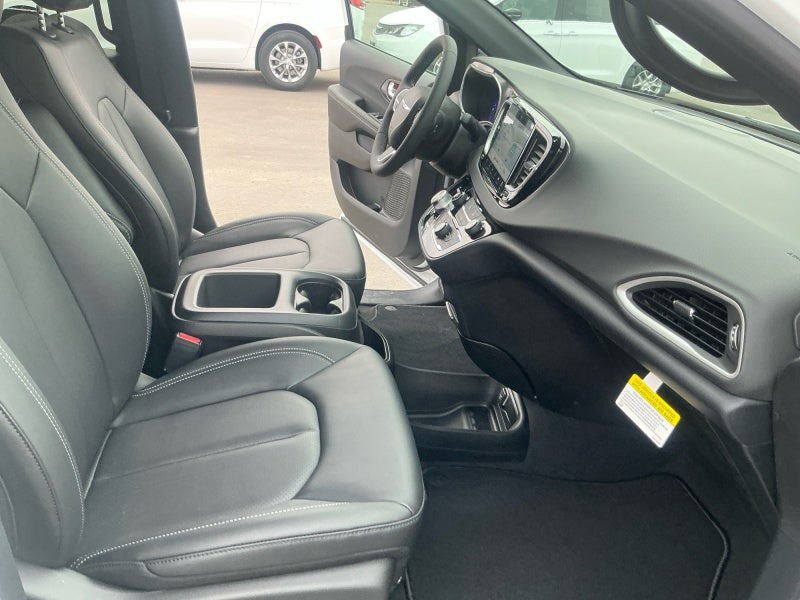 2026 Chrysler Voyager VOYAGER LX