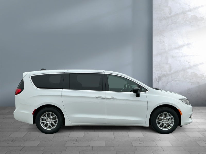 2026 Chrysler Voyager VOYAGER LX