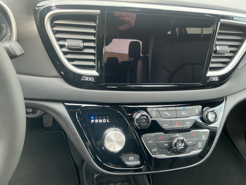 2026 Chrysler Voyager VOYAGER LX