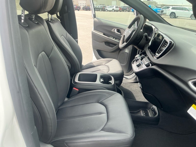 2026 Chrysler Voyager VOYAGER LX