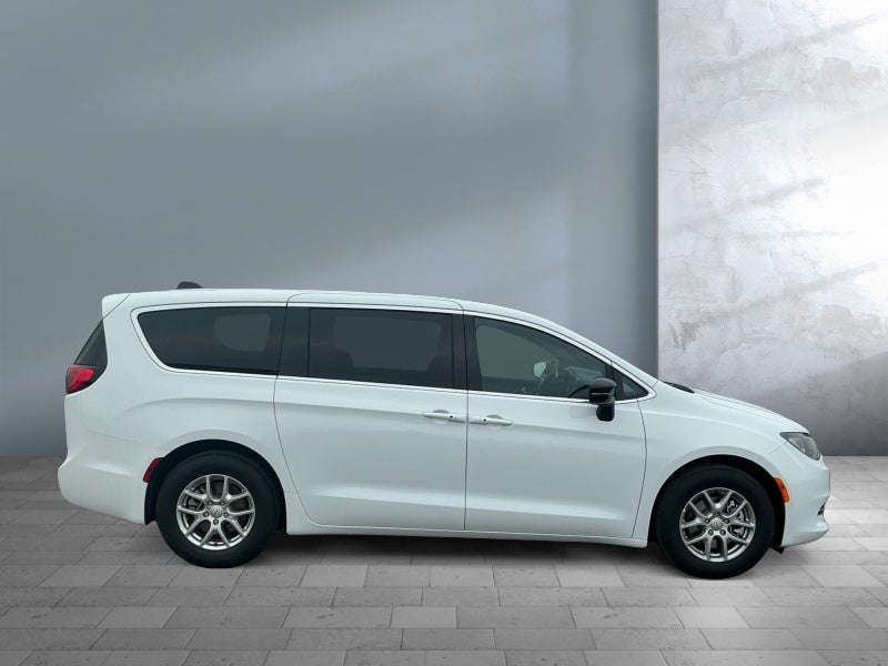 2026 Chrysler Voyager VOYAGER LX