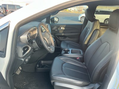 2026 Chrysler Voyager VOYAGER LX