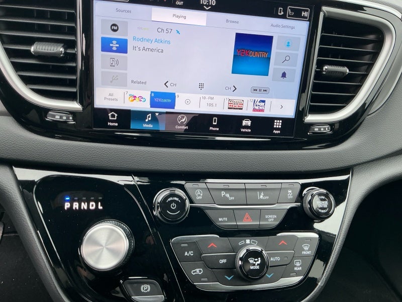 2026 Chrysler Voyager VOYAGER LX