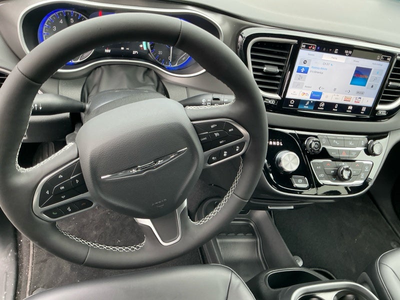 2026 Chrysler Voyager VOYAGER LX