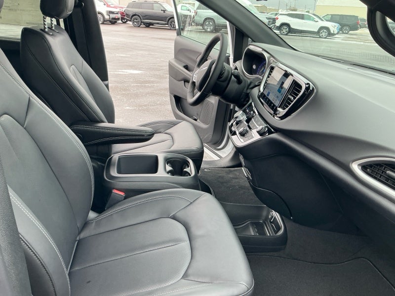 2026 Chrysler Voyager VOYAGER LX