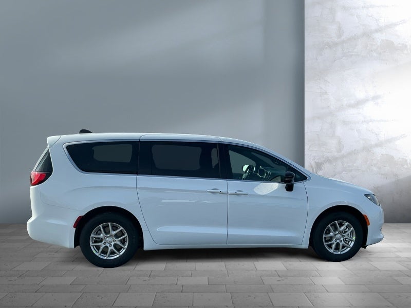2026 Chrysler Voyager VOYAGER LX