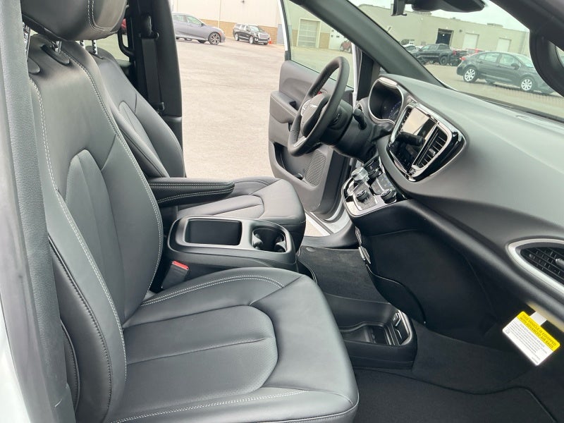 2026 Chrysler Voyager VOYAGER LX