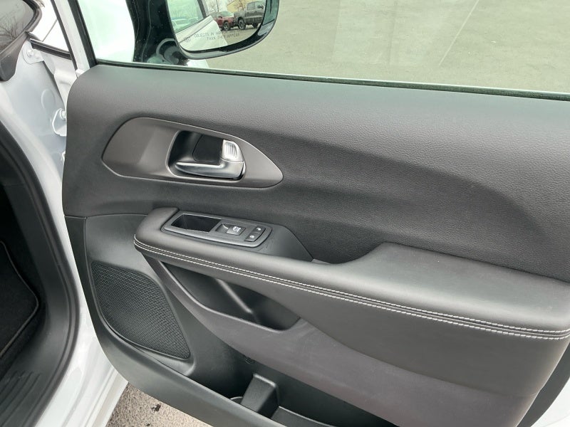 2026 Chrysler Voyager VOYAGER LX