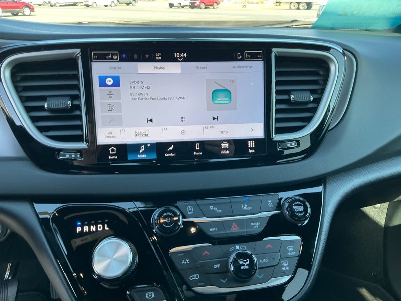 2026 Chrysler Voyager VOYAGER LX