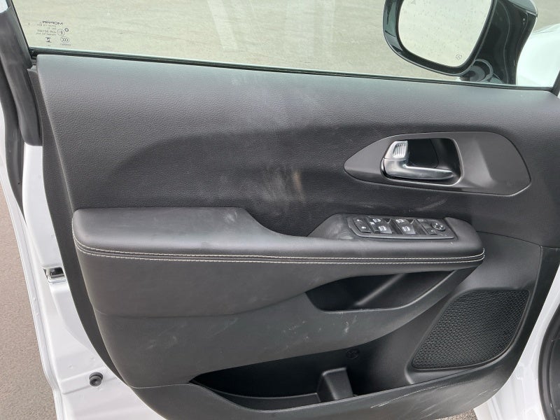 2026 Chrysler Voyager VOYAGER LX