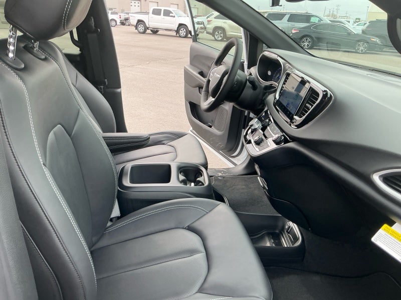 2026 Chrysler Voyager VOYAGER LX