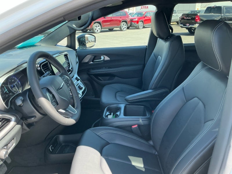 2026 Chrysler Voyager VOYAGER LX