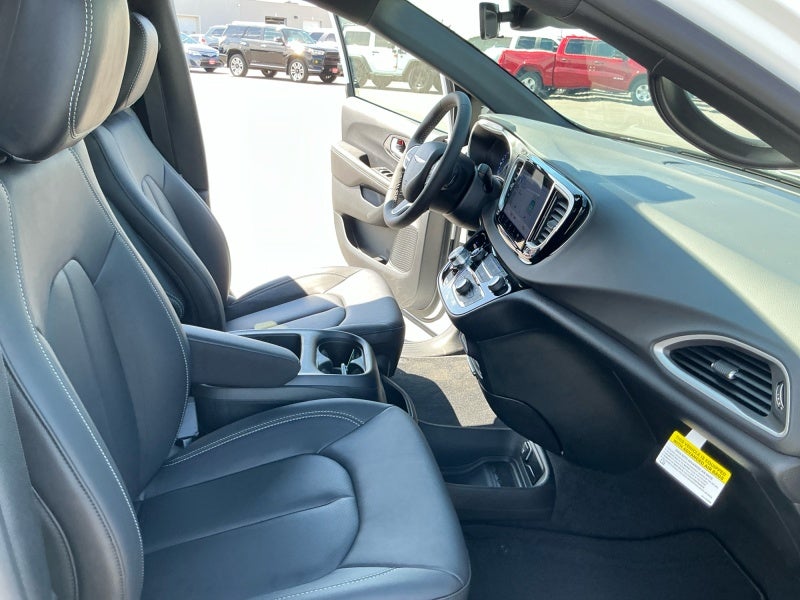 2026 Chrysler Voyager VOYAGER LX