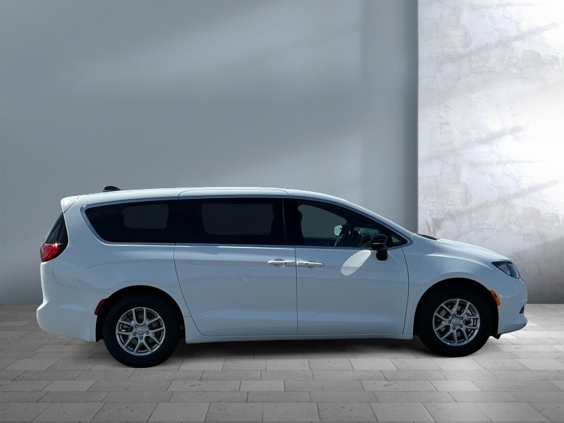 2026 Chrysler Voyager VOYAGER LX