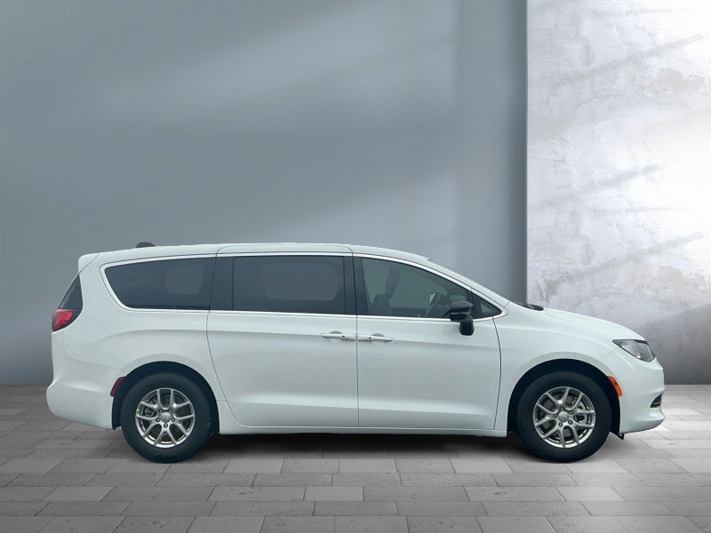 2026 Chrysler Voyager VOYAGER LX