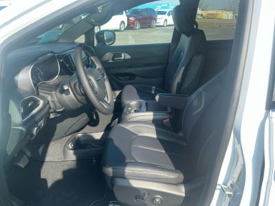 2026 Chrysler Voyager VOYAGER LX