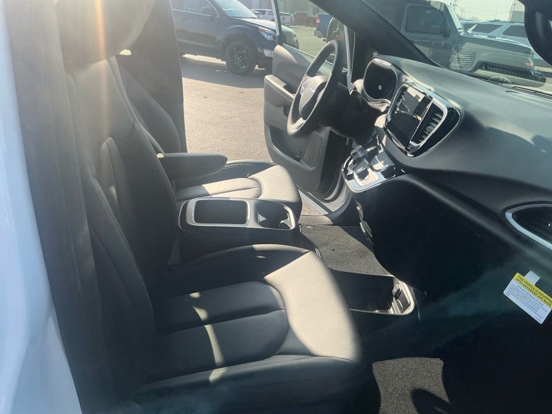 2026 Chrysler Voyager VOYAGER LX