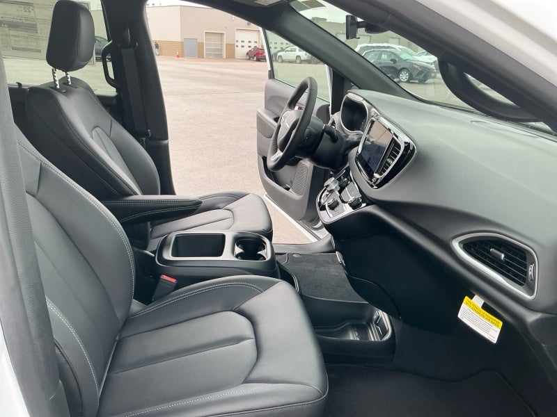 2026 Chrysler Voyager VOYAGER LX