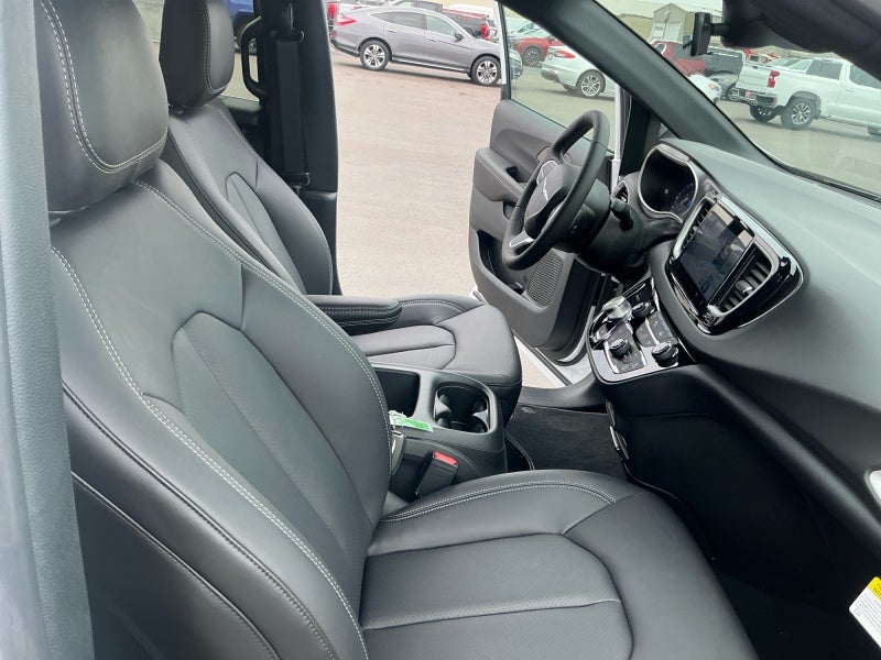2026 Chrysler Voyager VOYAGER LX