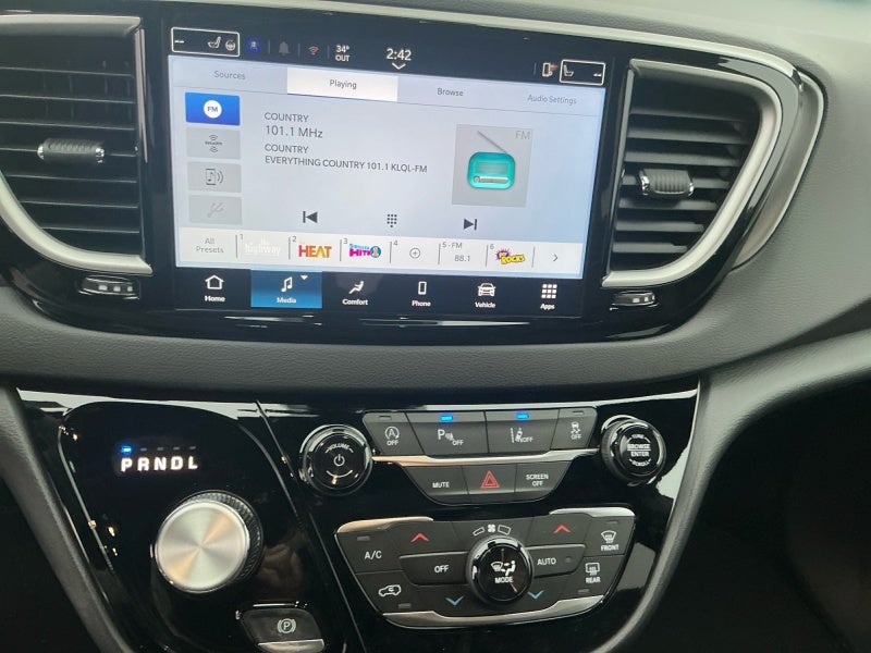 2026 Chrysler Voyager VOYAGER LX