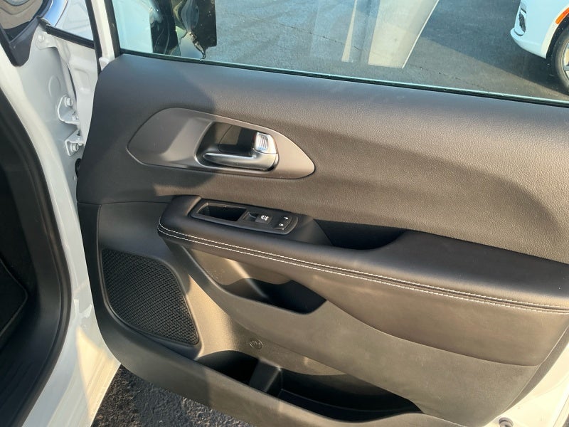 2026 Chrysler Voyager VOYAGER LX