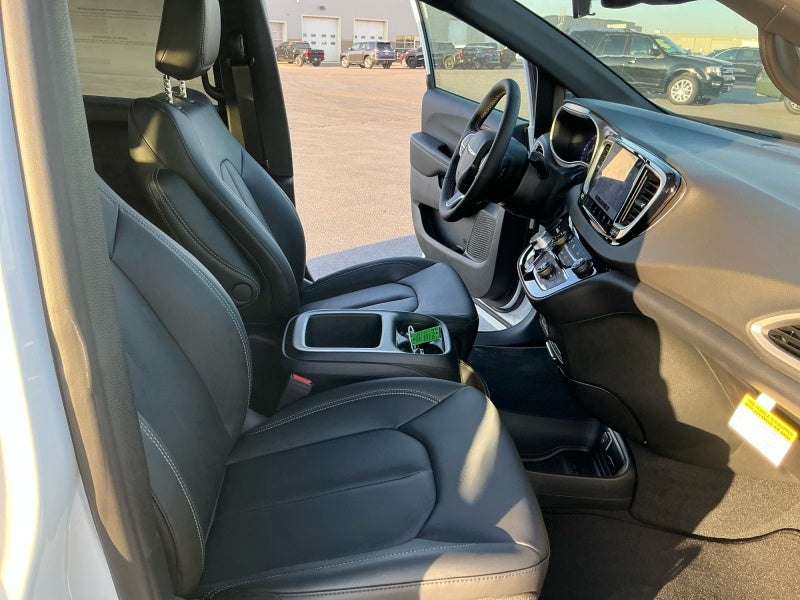 2026 Chrysler Voyager VOYAGER LX