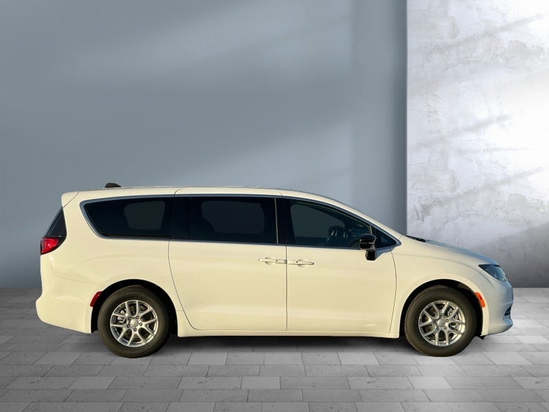 2026 Chrysler Voyager VOYAGER LX
