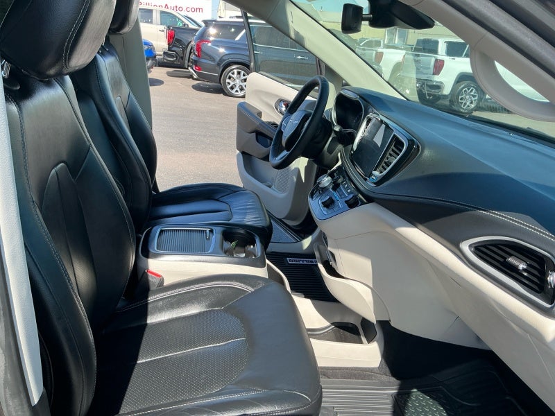 2022 Chrysler Pacifica Touring L AWD