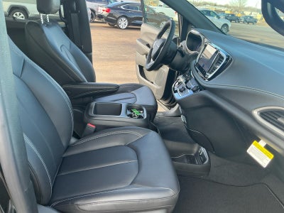 2026 Chrysler Pacifica PACIFICA SELECT AWD