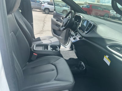 2027 Chrysler Pacifica PACIFICA SELECT AWD
