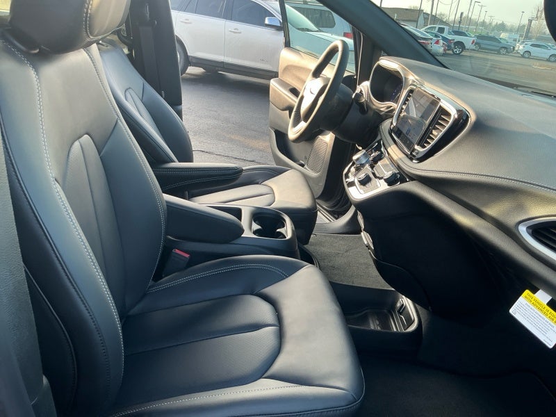 2026 Chrysler Pacifica PACIFICA SELECT AWD