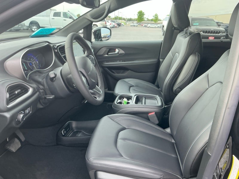 2027 Chrysler Pacifica PACIFICA SELECT AWD