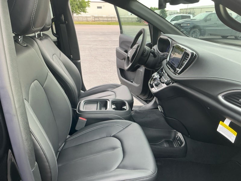 2027 Chrysler Pacifica PACIFICA SELECT AWD
