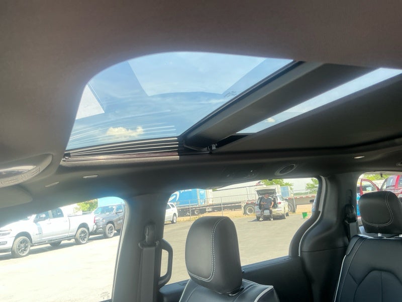 2027 Chrysler Pacifica PACIFICA LIMITED AWD