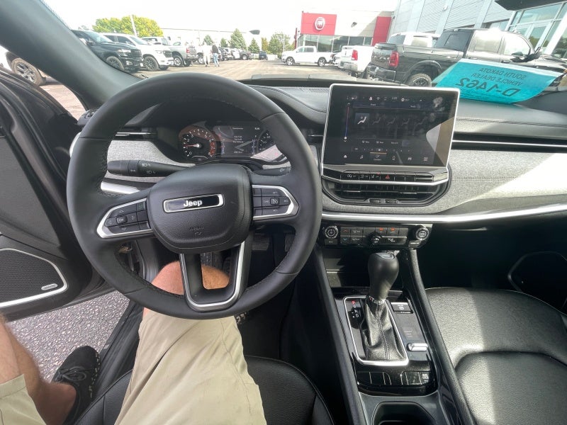 2024 Jeep Compass Latitude Lux FWD